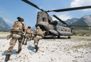 In difesa della Patria. Dai soldati di leva ai militari professionisti:  sta funzionando il nuovo modello delle Forze armate italiane? 